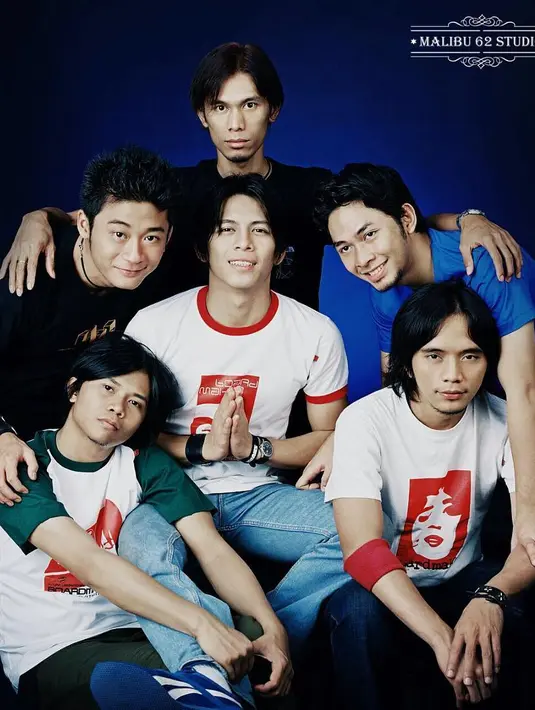 Dan begini tampang para personel Peterpan pada tahun 2006. Wajah Ariel dkk   masih imut-imut. (Foto: instagram.com/malibu62studio)