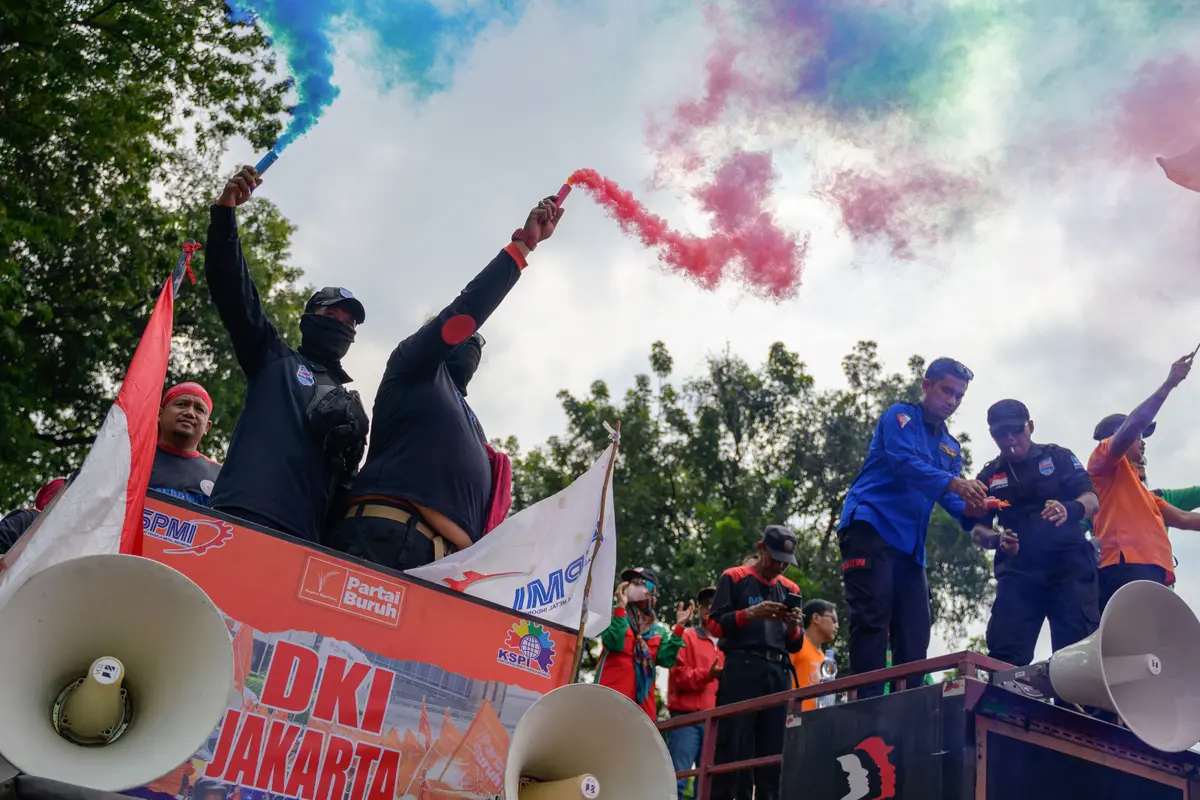 Tolak Penerapan Omnibus Law UU Cipta Kerja, Para Buruh Kembali Berunjuk Rasa