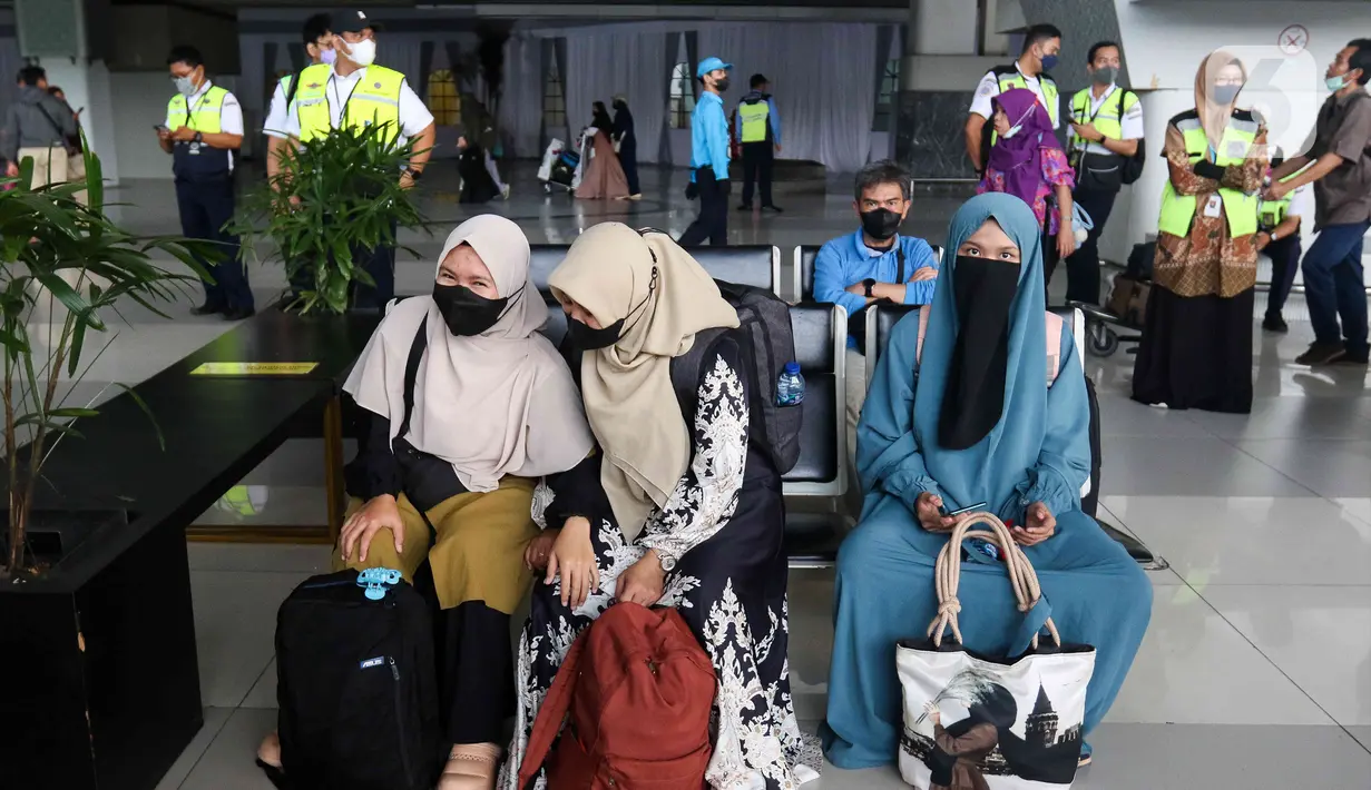 Menteri Luar Negeri RI Retno L Marsudi dalam keterangan persnya, menyebut, para WNI tersebut diterbangkan dari Jeddah, Arab Saudi, menggunakan pesawat Garuda GA991, dan mendarat di Jakarta. (Liputan6.com/Herman Zakharia)