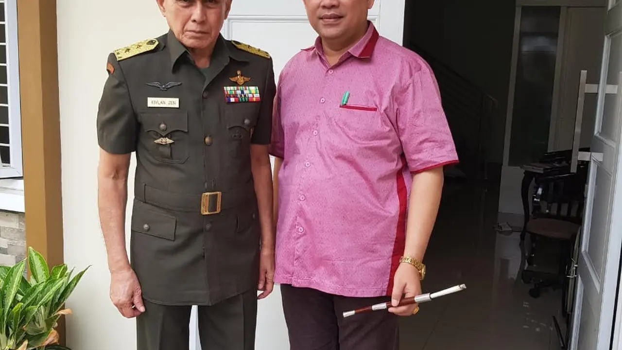 Kivlan Zen Kenakan Seragam Jenderal TNI Bintang Dua