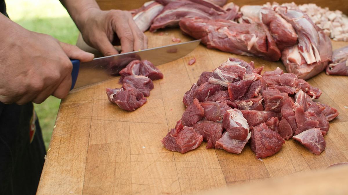 Tips Mengolah Daging Kambing agar Empuk dan Tidak Bau Prengus di Hari Idul Adha