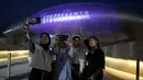 <p>Pesta kembang api direncanakan berlangsung di taman dekat Sungai Han pada Sabtu (17/6) malam, beberapa jam setelah leader BTS, RM, mengadakan obrolan langsung dengan penggemar yang akan disiarkan secara online. (AP Photo/Ahn Young-joon)</p>