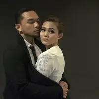 Rina Nose dan Fakhrul Razi duet di lagu berjudul Cinta Kita. Mereka mengaku bahwa lagu ini menceritakan kisah nyata dari hubungan mereka.