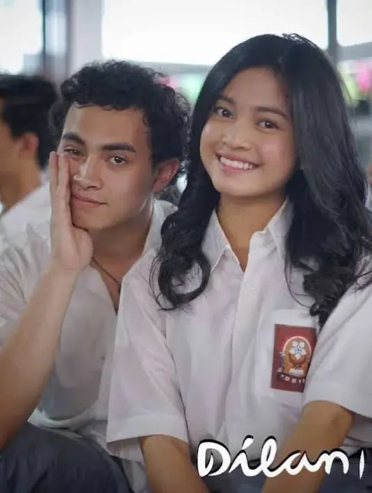 6 tahun berlalu, paras dua artis muda ini tidak berubah. Hanya saja, kini keduanya makin sukses lewat sederet film dan web series yang dibintanginya. Tak dipungkiri, trilogi film Dilan sukses melambungkan nama Yoriko Angeline dan Omara Esteghlal. Yoriko berusia 16 tahun ketika bintangi film Dilan, sementara Omara berusia 19 tahun. Kini keduanya sudah berusia 20an tahun. (Liputan6.com/IG/@yorikooangln_)