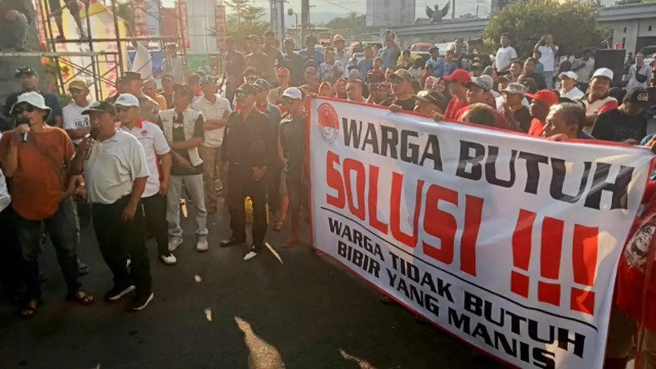 Warga Demo ASDP Macet Horor di Ketapang