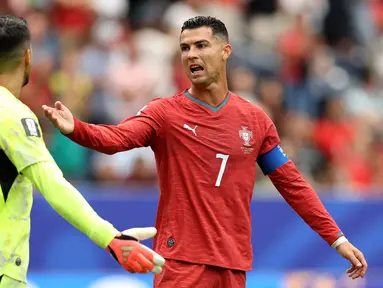 Hasil imbang yang diraih Timnas Portugal saat berjumpa Kongo pada laga perdana Grup K Piala Dunia 2026 mengarahkan sorotan kepada Cristiano Ronaldo, yang tak bisa berbuat banyak membantu timnya. (Molly Darlington/Getty Images/AFP)