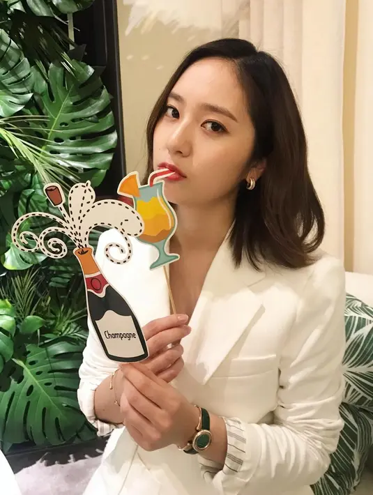 Krystal mengaku jika ia kerap liburan ke Eropa. "Selain Amerika di mana aku lahir. Aku sering ke Italia untuk berlibur dan bekerja. Negara yang baru saja aku kunjungi adalah Inggris, aku baru saja dari London," tuturnya. (Foto: instagram.com/vousmevoyez)