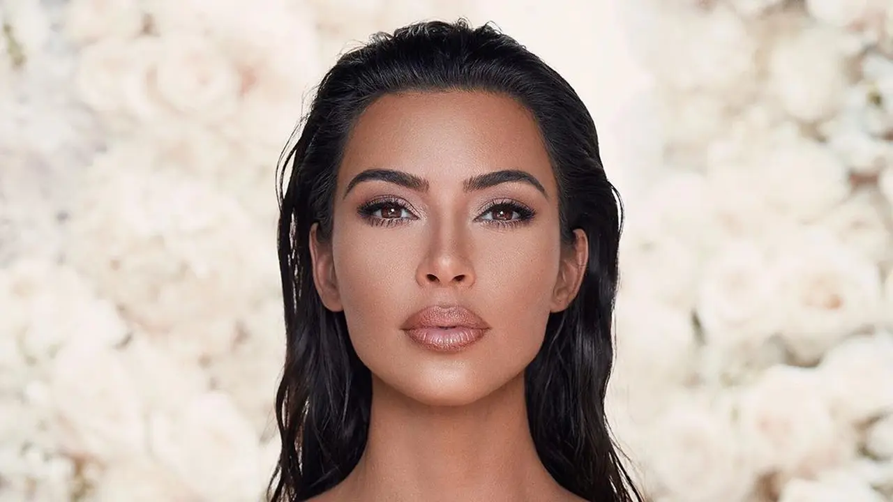 Lansir Lini Makeup, Kim Kardashian Nostalgia Wedding Look