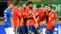 Para pemain Spanyol merayakan gol ke gawang Liechtenstein pada laga Grup G kualifikasi Piala Dunia 2018 di Estadio Municipal Reino de Leon, Leon, Senin (5/9/2016). (AFP/Miguel Riopa)