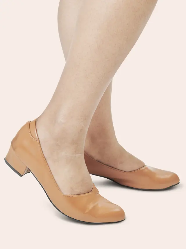 Tips Sekaligus Rekomendasi Sepatu yang Cocok Untuk Kaki Lebar (photo by freepik.com)