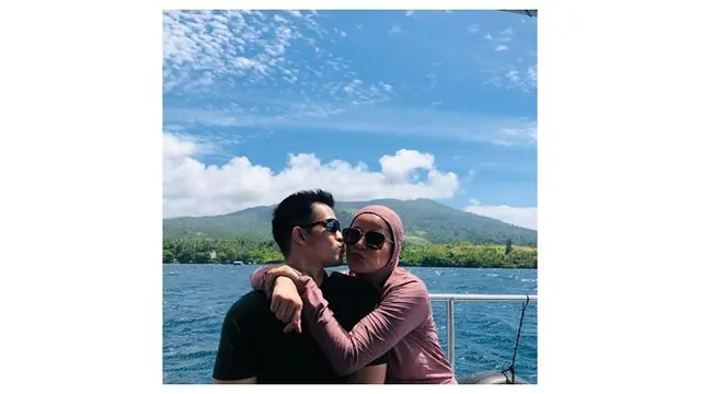 Tepis Isu Perceraian, Ini 6 Potret Mesra Olla Ramlan dan Aufar Hutapea
