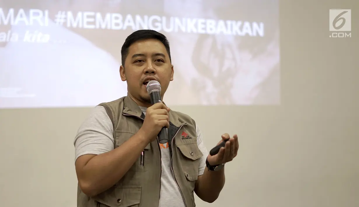 Kepala Departemen Komunikasi Perusahaan Semen Indonesia Sigit Wahono mengajak generasi muda untuk selalu menebarkan semangat kebaikan pada sharing session di Universitas Internasional Semen Indonesia (UISI) Gresik, Kamis (11/4). Acara mengusung tema #MembangunKebaikan. (Liputan6.com/HO/Eko)