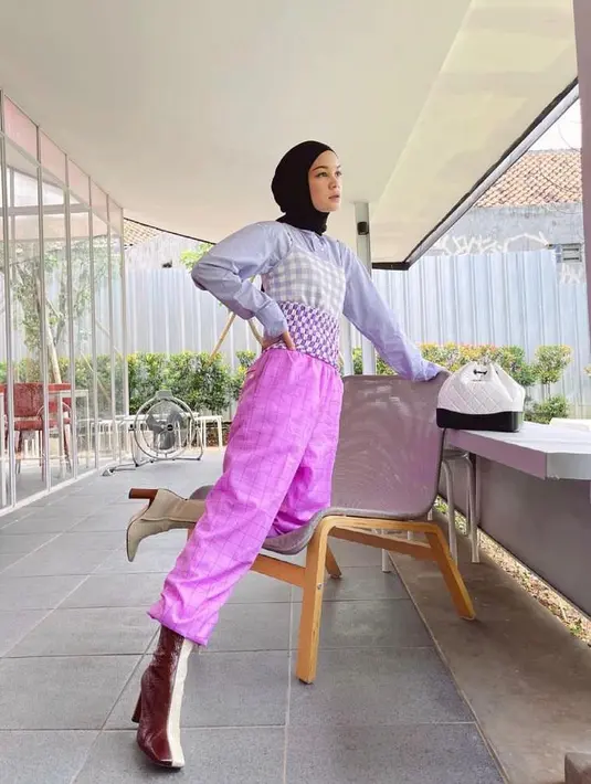 Opsi tampil maksimal dengan lilac, padukan dengan bersama spektrum ungu lainnya. [@tantrinamirah].