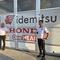 Dua petinggi Honda Team Asia, Hiroshi Aoyama (manajer tim), dan Emanuele Ventura (Chief Crew)