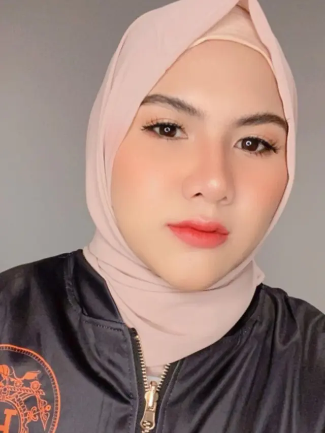 Akui Nyaman Berhijab, Ini 6 Potret Terbaru Evelyn Nada Anjani
