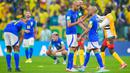 Reaksi para pemain Brasil usai melawan Kamerun pada pertandingan sepak bola Grup G Piala Dunia 2022 di Stadion Lusail, Lusail, Qatar, 2 Desember 2022. Kamerun menang 1-0 atas Brasil, namun tetap tak lolos ke babak selanjutnya. (AP Photo/Andre Penner)