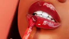 Cherry Cola Lips, Tren Makeup Bibir dengan Sentuhan Cokelat dan Merah Berry