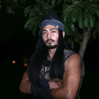 Aktor yang juga presenter Yama Carlos, kini sedang menjalani syuting sinetron kejar tayang. Demi memberikan nafkah pada keluarganya, ia lebih banyak menginap di lokasi syuting Raden Pamanah Rasa. (Nurwahyunan/Bintang.com)