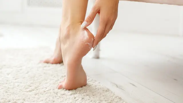 10 Penyebab Tumit Kaki Pecah-pecah dan Intip Rekomendasi Penanganan yang Tepat