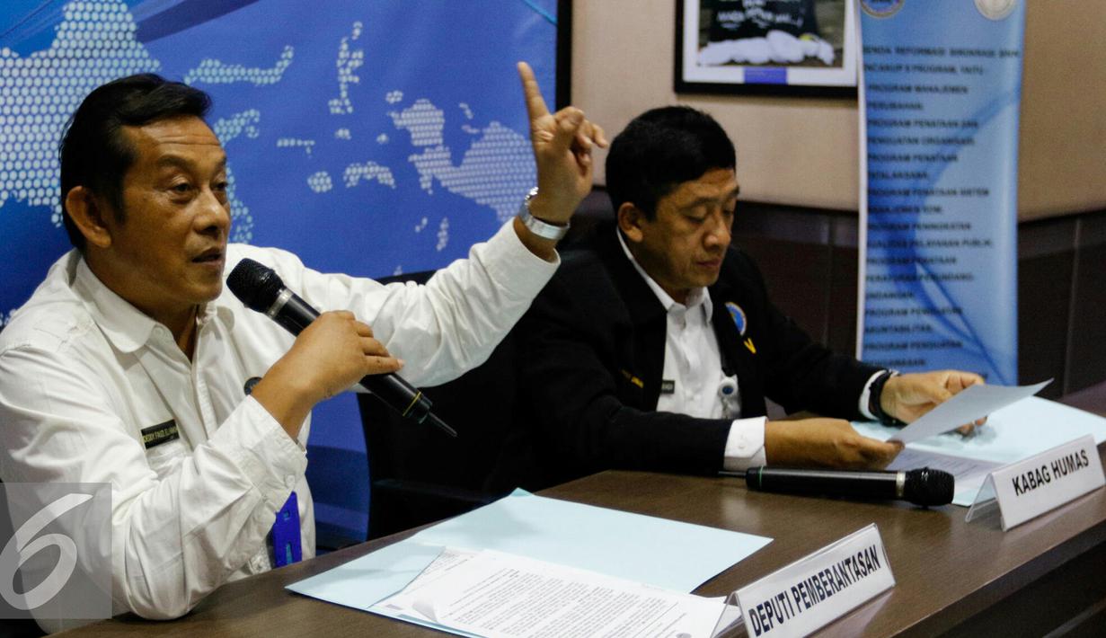 Deputi Pemberantasan BNN, Irjen Pol Deddy Fauzi Elhakim saat rilis penangkapan oknum Polisi Polda Kaltim yang diduga kuat menjadi pengendali peredaran sabu dan ekstasi, Jakarta, Senin (23/11). (Liputan6.com/Yoppy Renato)