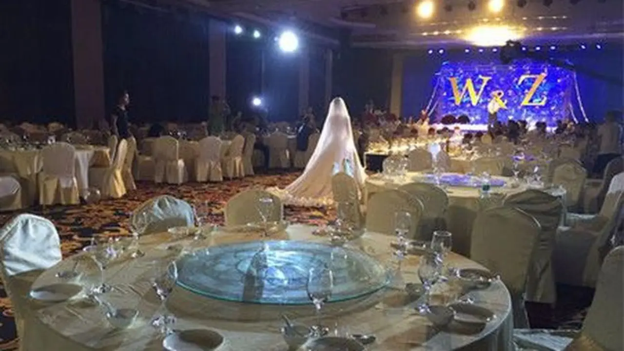 Mengharukan, Pasangan Pengantin Ini Menikah Tanpa Dihadiri Tamu