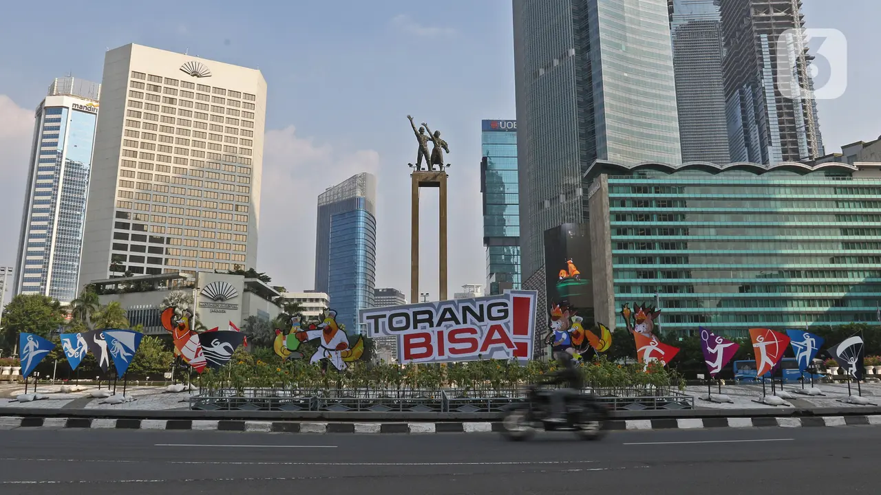 Maskot PON XX Papua Mejeng di Bundaran HI Jakarta