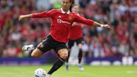 Striker Manchesters United Cristiano Ronaldo dalam pertandingan persahabatan melawan Rayo Vallecano di Old Trafford, Manchester, Minggu (31/7/2022). MU dan Rayo Vallecano bermain imbang 0-0. (Nigel Roddis / AFP)