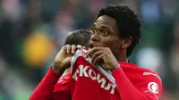 Penyerang Spartak Moskow, Luiz Adriano, dalam sebuah pertandingan beberapa waktu lalu. Adriano mendapat kartu merah pada laga keduanya bersama Spartak Moskow, akhir pekan lalu.  (zimbio)