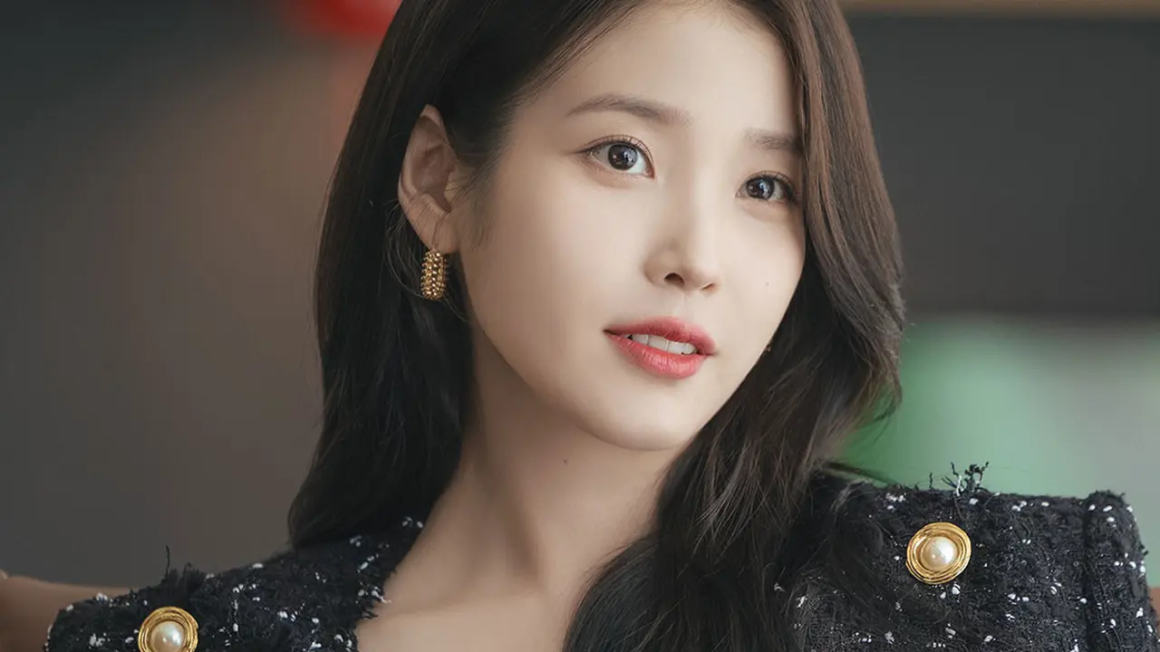 IU di Drakor Perfect Crown. (MBC via Soompi)