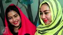 Penampilan Duo Srigala saat Ramadan, Jakarta, Jumat, (19/6/2015). Untuk menghormati bulan Ramadan, keduanya mengaku tidak akan mengenakan pakaian seksi. (Liputan6.com/Faisal R Syam)  