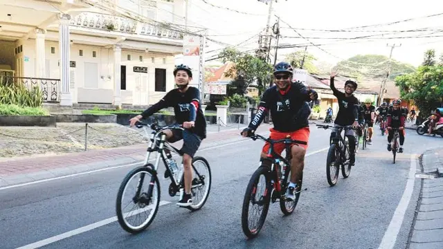 Peduli Lingkungan, Rodalink Gelar Aksi Pungut Sampah Plastik untuk Selamatkan Laut