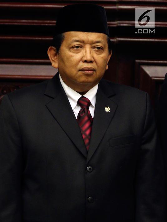 Wakil Ketua DPD terpilih Akhmad Muqowam usai mengucap sumpah jabatan saat dilantik pada Rapat Paripurna DPD, Jakarta, Kamis (26/7). Akhmad Muqowam terpilih melalui voting dengan mendapat 30 suara. (Liputan6.com/Johan Tallo)