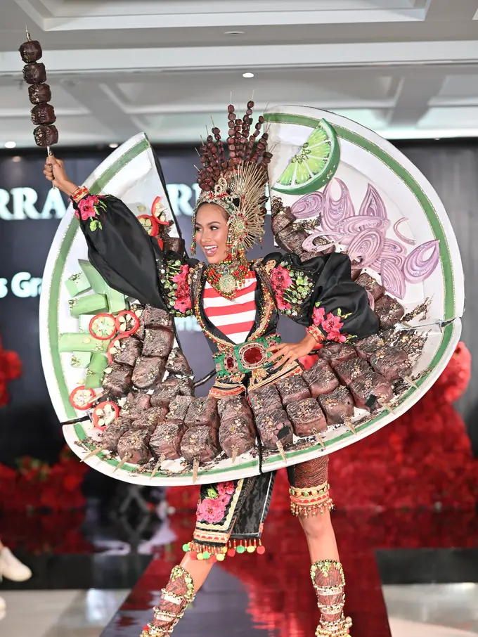 Memperkenalkan Sate Ayam ke Tingkat Dunia Lewat Kostum di Ajang Miss Grand International 2020
