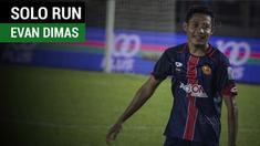 Evan Dimas mengantarkan Selangor FA taklukkan PKNS FC 2-1 berkat gol solo runnya.