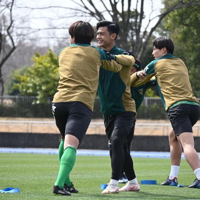 7 Potret Latihan Perdana Pratama Arhan di Tokyo Verdy, Jadi Sorotan