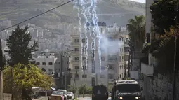 Kementerian Kesehatan Palestina mengatakan, dua pria Palestina tewas ditembak oleh pasukan Israel dalam serangan tentara di kota Nablus Tepi Barat yang diduduki pada hari Senin (3/4). (AFP/Jaafar ashtiyeh)