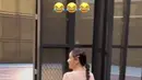 Tentu bukan sembarang tenis, karena beberapa waktu lalu, sempat tersebar video di mana Nagita Slavina masuk ke lapangan dan memamerkan raket terbarunya kepada sang adik. Foto: Instagram.