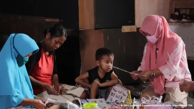 Finalis itu berkontribusi di kategori kelompok.