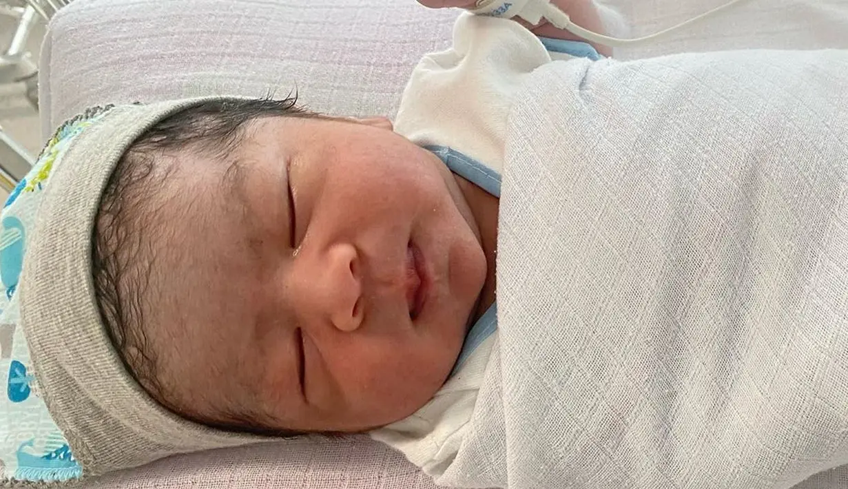 (Instagram/tantrisyalindri)