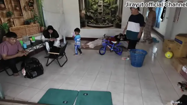 Potret Warung Jirayut di Thailand yang Sederhana di Pinggir Jalan Raya