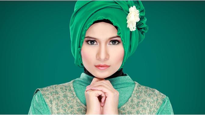  Rambut  Tetap Sehat dan Cantik di Balik  Hijab  Baca Tipsnya 