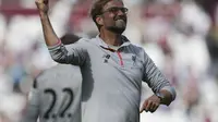 Jurgen Klopp merayakan keberhasilan Liverpool mengalahkan West Ham United di London Stadium. (AFP/Daniel Leal-Olivas)