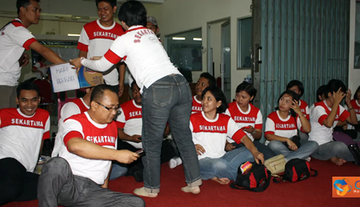 Citizen6, Kendal: Setelah acara donor darah dilanjutkan dengan acara spontanitas bertajuk " Sekartama Peduli ”  yaitu pengumpulan sumbangan sukarela dari seluruh peserta kegiatan. (Pengirim: Aryo Widiyanto)