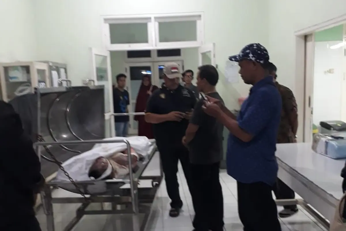 Rizal Muzaki (19), pemuda yang membakar dirinya di balaman belakang SDN Karawaci 13, Kelurahan Nusa Jaya, Kecamatan Karawaci, Kota Tangerang, akhirnya meninggal dunia, Kamis (29/11/2018) malam di Rumah Sakit Fatmawati, Jakarta Selatan.
