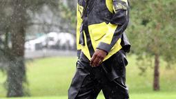 Penyerang timnas Prancis, Marcus Thuram, tiba untuk mengambil bagian dalam persiapan tim untuk pertandingan kualifikasi UEFA Nations League mendatang di Clairefontaine-en-Yvelines pada 7 Oktober 2024. (FRANCK FIFE/AFP)