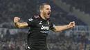 Dua gol Juventus diborong oleh Leonardo Bonucci melalui titik putih. Penalti pertama dia ciptakan di menit 23, sedangkan penalti kedua dicetaknya di menit 83. (AP/Andrew Medichini)