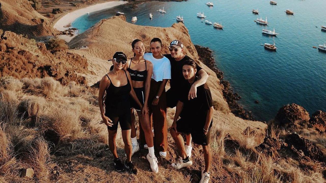 Alyssa Daguise Liburan di Labuan Bajo