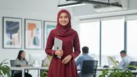 10 Gamis untuk Kerja yang Praktis dan Resmi, Inspirasi Tampil Elegan 2025