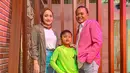 Di acara Cerita Cinta Sule yang tayang di Trans TV, Sule menceritakan bahagianya bisa pergi bersama keluarga besar ke Bali. Meskipun momen tersebut adalah waktunya ia dan Nathalie berbulan madu. (Instagram/nathalieholscher)