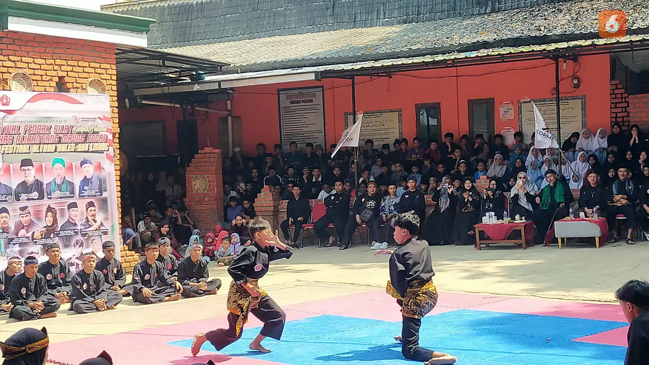 Festival pencak silat sambut HUT RI di Ponpes Dzikir Al Fath Kota Sukabumi (Liputan6.com/Fira Syahrin).